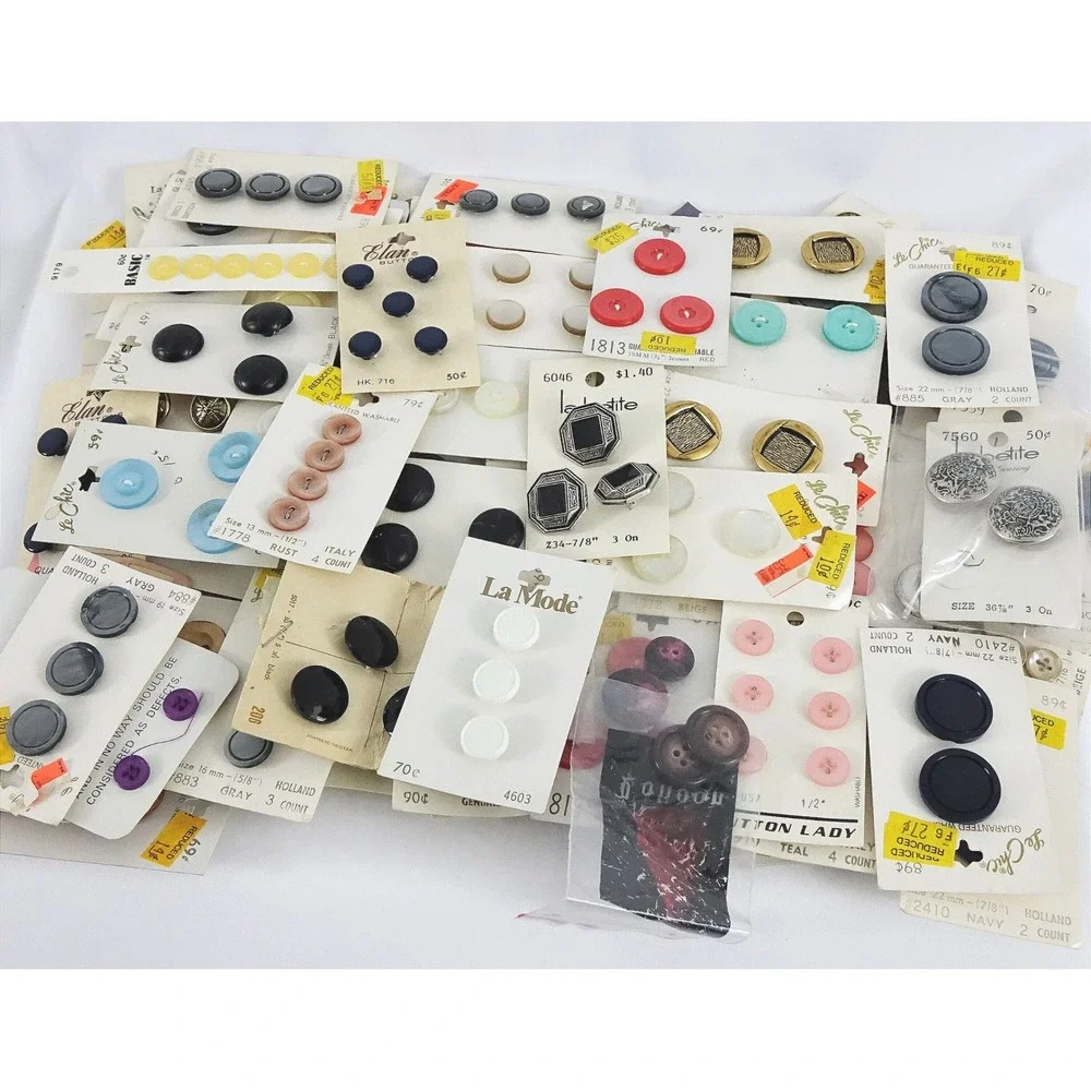 Vintage Goose Tin Sewing‎ Buttons Lot 299 Unisex OS Multicolor Mixed Fasteners